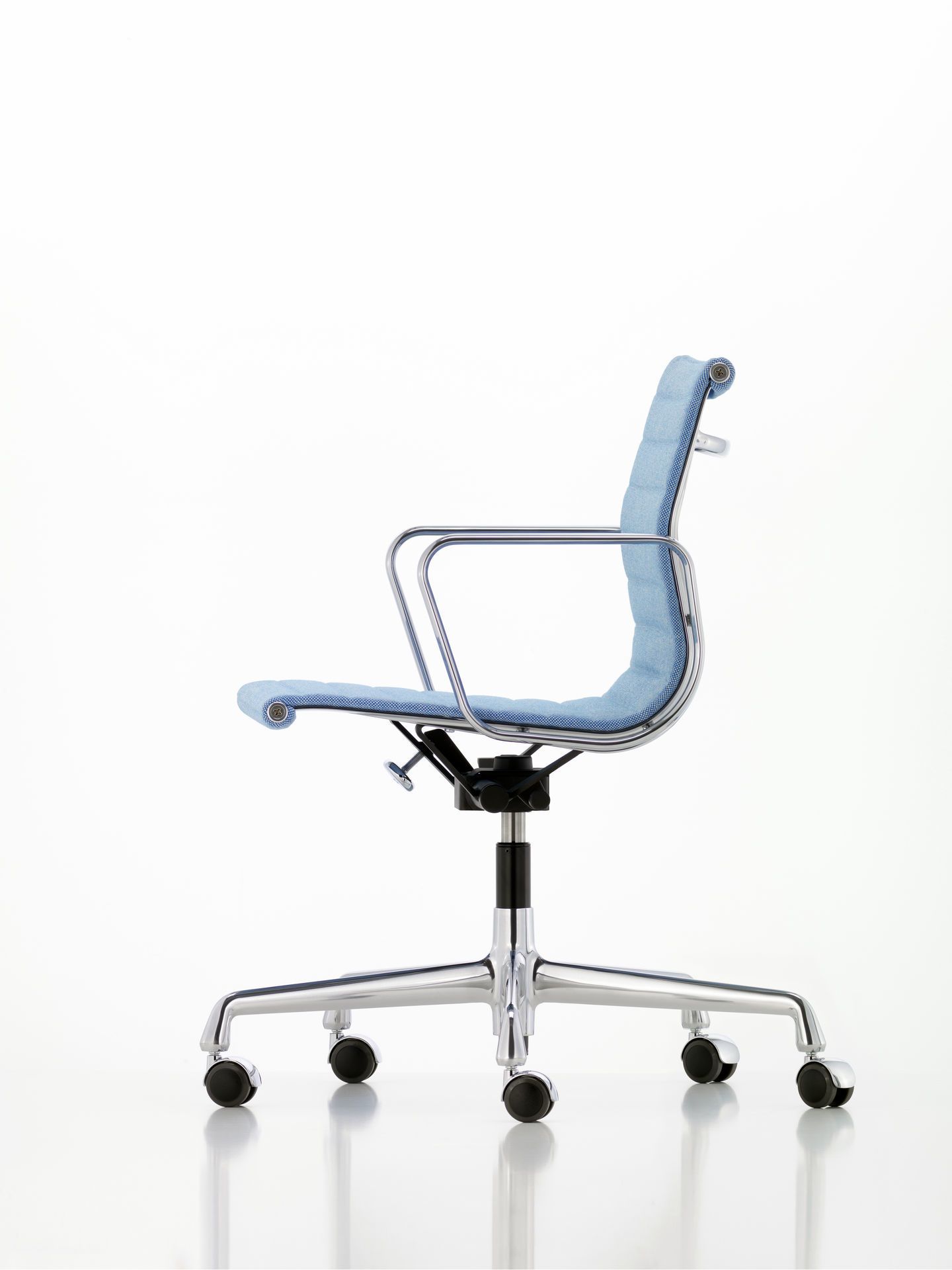 Aluminum Chair EA 118 EA118 Chair Vitra VITRA 41232900